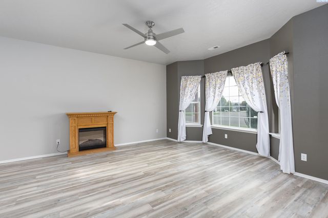 9703 Balflour Drive, Pasco, WA 99301