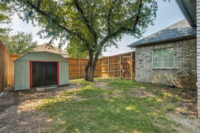 2123 Daniel Way, Carrollton, TX 75006