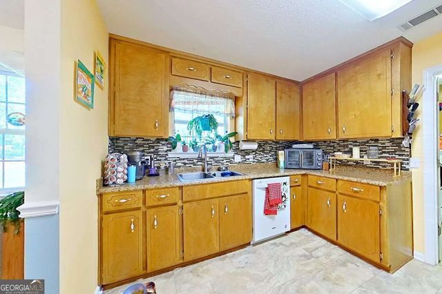 2218 Riverside Avenue, Waycross, GA 31501