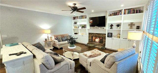 409 Misty Ridge Way, Woodstock, GA 30189