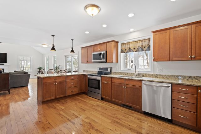 9 Maple Avenue, Goffstown, NH 03045