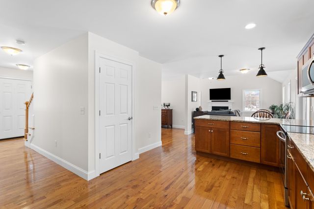 9 Maple Avenue, Goffstown, NH 03045