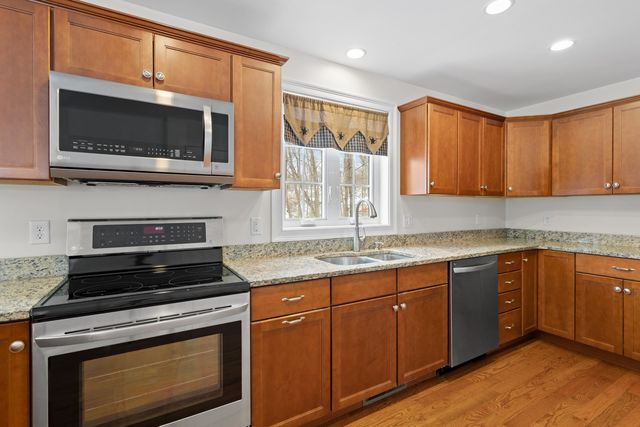 9 Maple Avenue, Goffstown, NH 03045