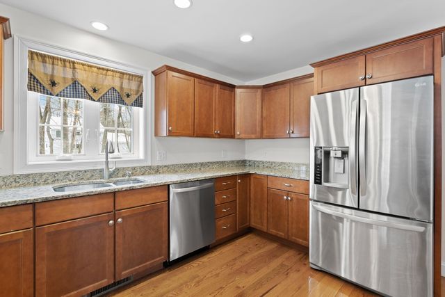 9 Maple Avenue, Goffstown, NH 03045