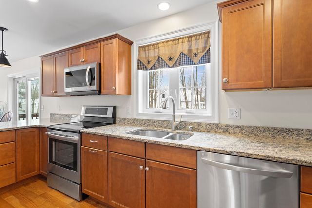 9 Maple Avenue, Goffstown, NH 03045