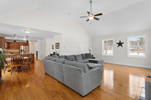 9 Maple Avenue, Goffstown, NH 03045