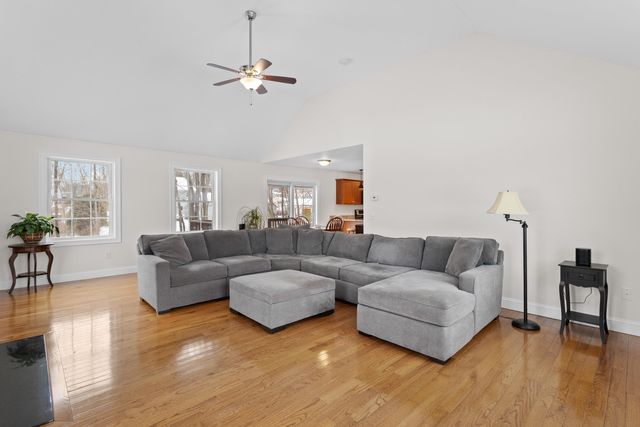 9 Maple Avenue, Goffstown, NH 03045