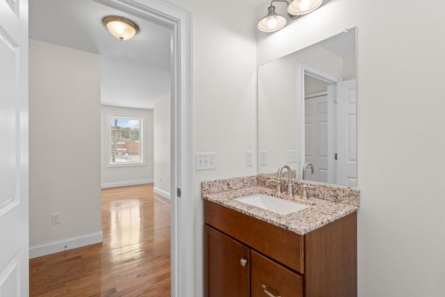 9 Maple Avenue, Goffstown, NH 03045