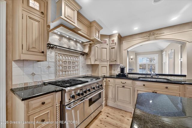 2 Locust Lane, Lansing, MI 48911