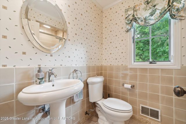 2 Locust Lane, Lansing, MI 48911