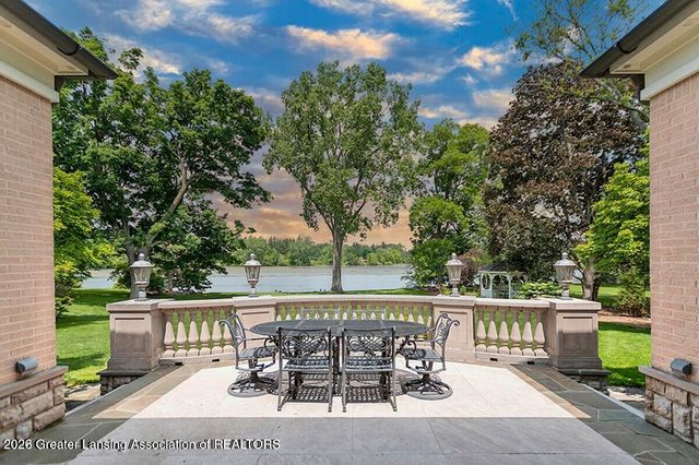 2 Locust Lane, Lansing, MI 48911