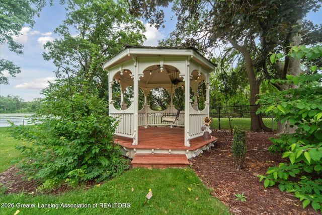 2 Locust Lane, Lansing, MI 48911