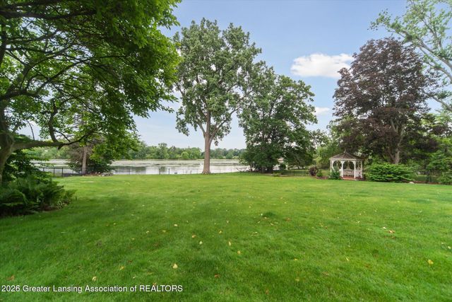 2 Locust Lane, Lansing, MI 48911