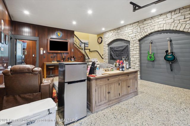 2 Locust Lane, Lansing, MI 48911