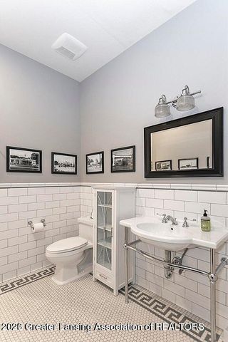 2 Locust Lane, Lansing, MI 48911