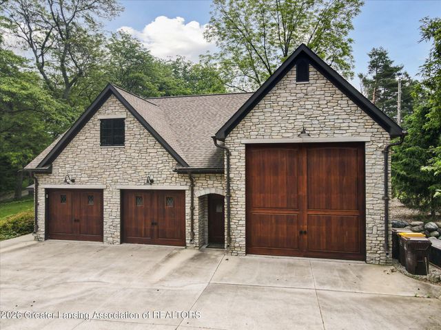 2 Locust Lane, Lansing, MI 48911