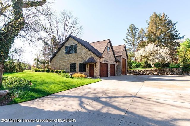 2 Locust Lane, Lansing, MI 48911