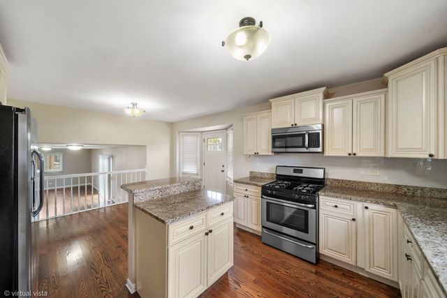 18800 Dickens Drive, Mokena, IL 60448
