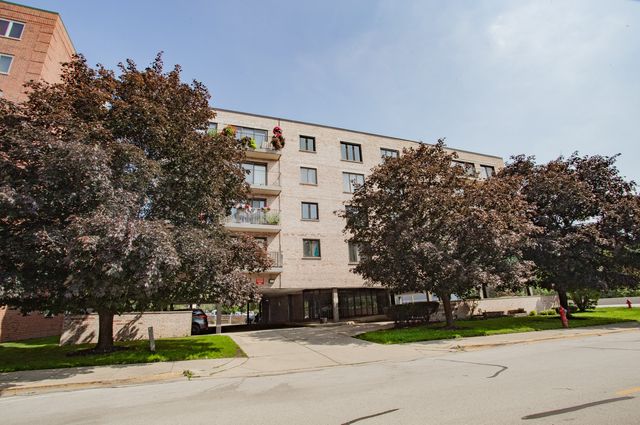 1660 E Thacker Street 3B, Des Plaines, IL 60016
