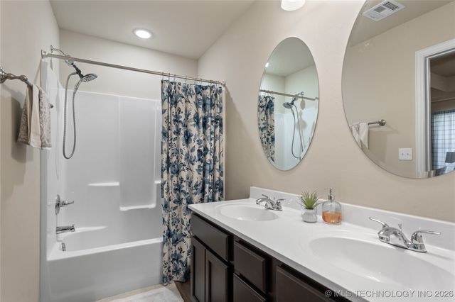 1006 Indian Plains Road, Ardmore, OK 73401