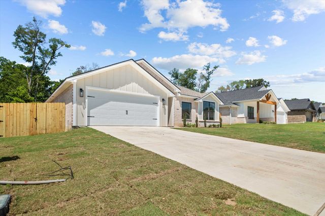 16310 Crossing Circle, Lindale, TX 75771