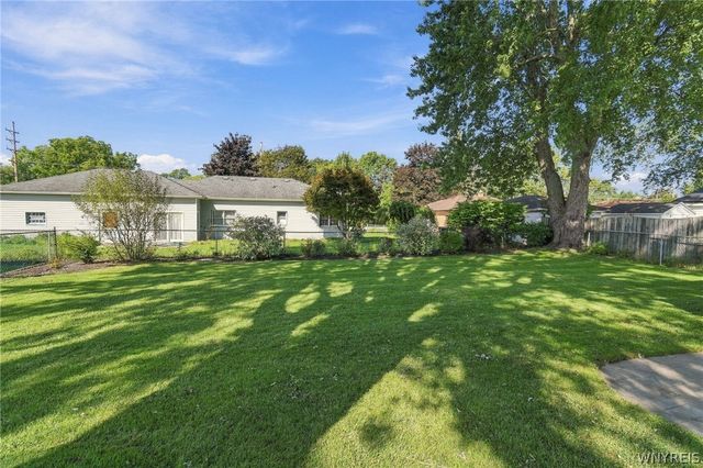 242 Seneca Place, Lancaster, NY 14086