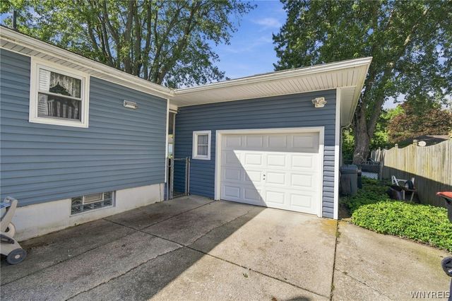242 Seneca Place, Lancaster, NY 14086