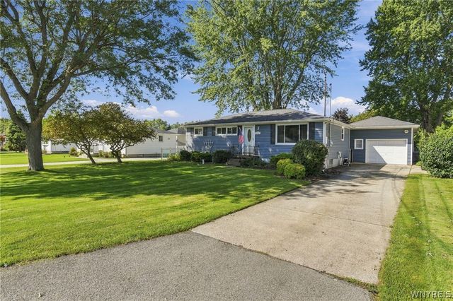 242 Seneca Place, Lancaster, NY 14086
