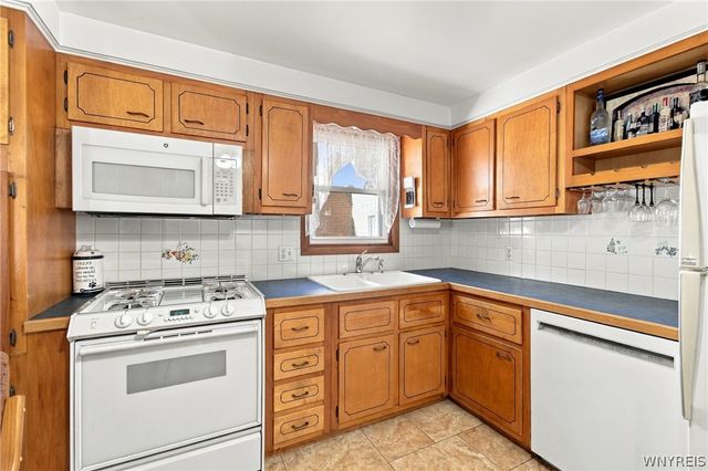 242 Seneca Place, Lancaster, NY 14086