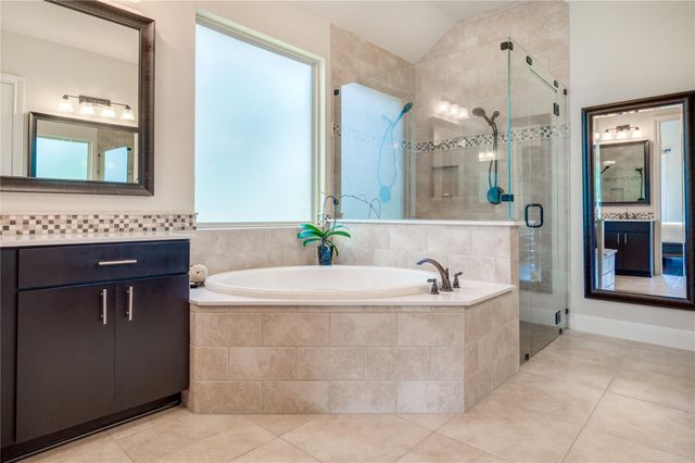 5129 Diamante DR, Spicewood, TX 78669