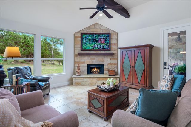 5129 Diamante DR, Spicewood, TX 78669