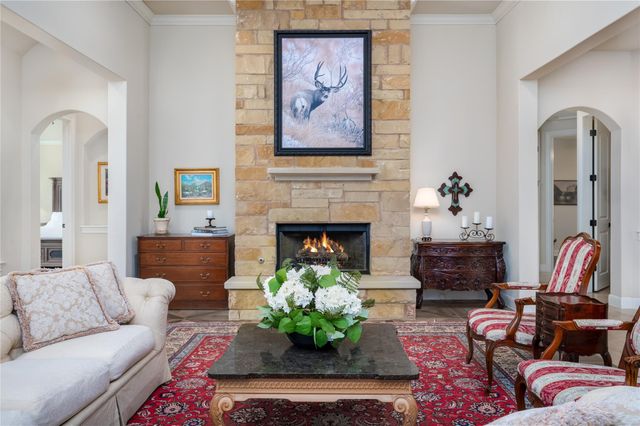 5129 Diamante DR, Spicewood, TX 78669