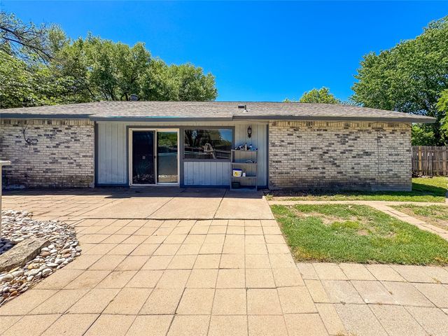 425 Solitude Drive, Garland, TX 75043