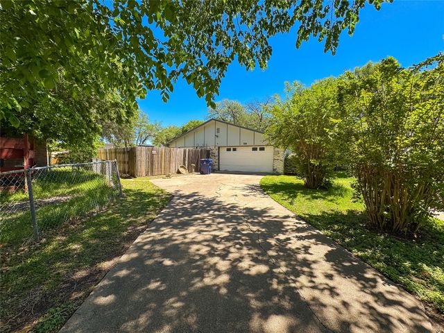 425 Solitude Drive, Garland, TX 75043