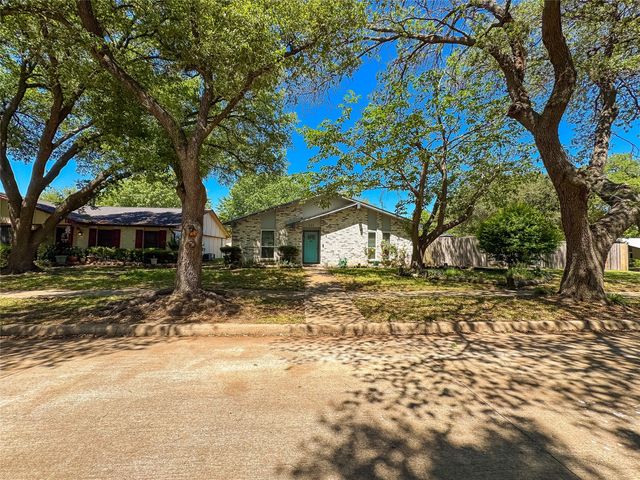 425 Solitude Drive, Garland, TX 75043