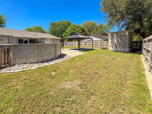 425 Solitude Drive, Garland, TX 75043
