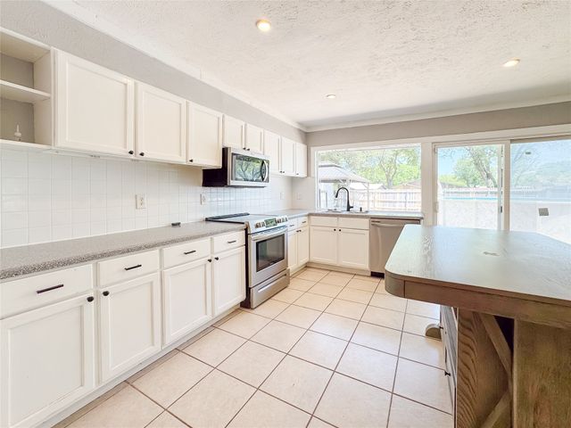 425 Solitude Drive, Garland, TX 75043