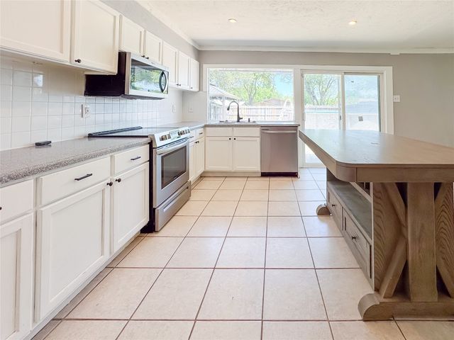425 Solitude Drive, Garland, TX 75043