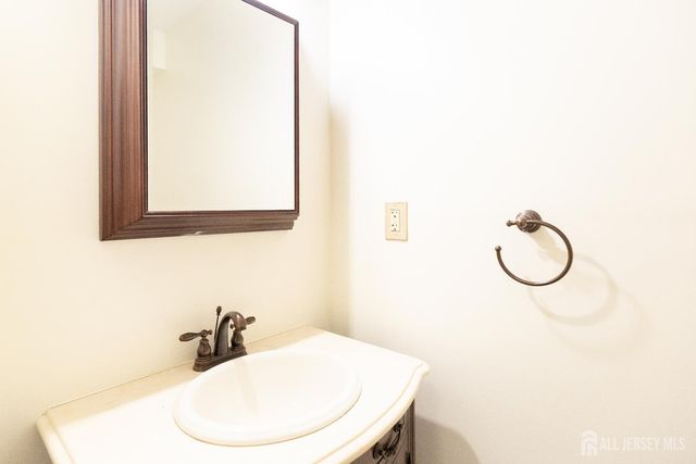 57 Columbus Avenue, Edison, NJ 08817