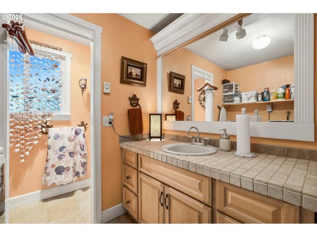 808 Ne 108TH St, Vancouver, WA 98685