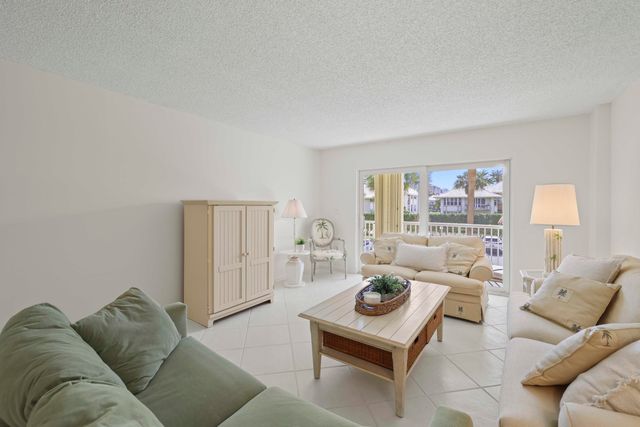 951 De Soto Road 232, Boca Raton, FL 33432