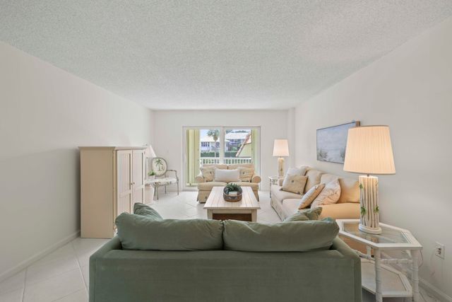 951 De Soto Road 232, Boca Raton, FL 33432