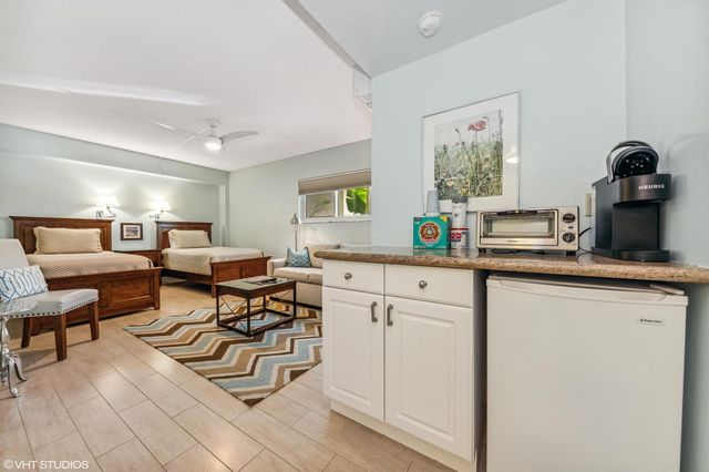 555 SE 6TH Avenue 1B, Delray Beach, FL 33483