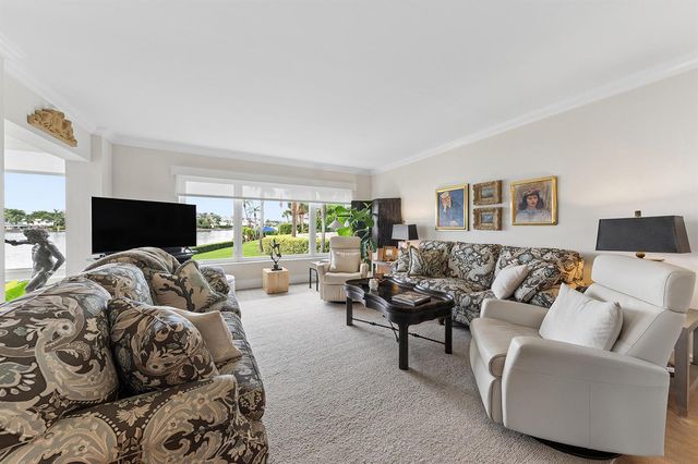 555 SE 6TH Avenue 1B, Delray Beach, FL 33483