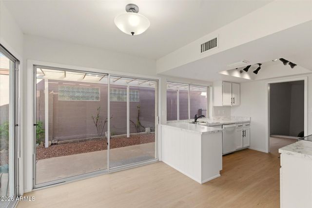 4016 W GRISWOLD Road, Phoenix, AZ 85051