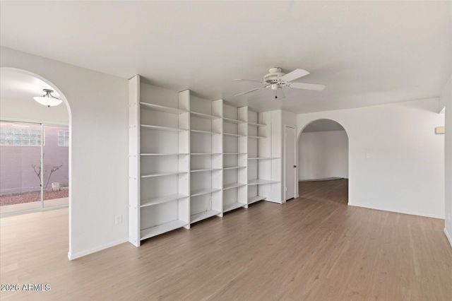 4016 W GRISWOLD Road, Phoenix, AZ 85051