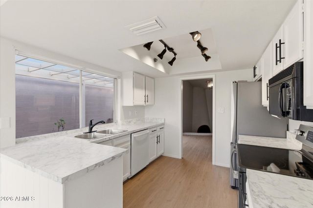 4016 W GRISWOLD Road, Phoenix, AZ 85051