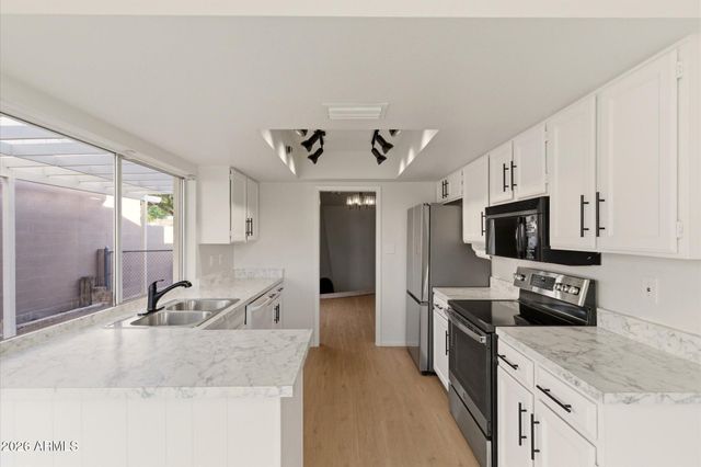 4016 W GRISWOLD Road, Phoenix, AZ 85051