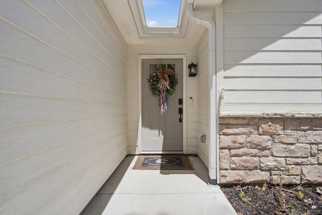 2112 Farmingdale Court, Manhattan, KS 66503