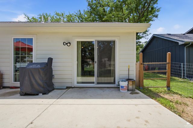 2112 Farmingdale Court, Manhattan, KS 66503